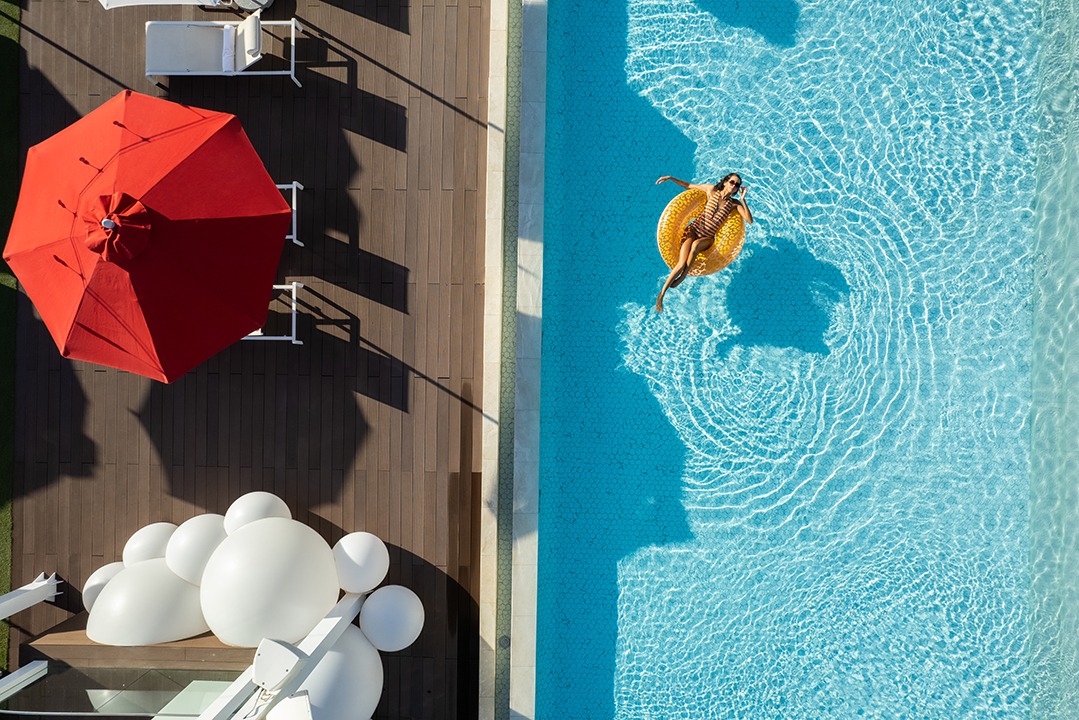 FLUID POOL & BEACH CLUB